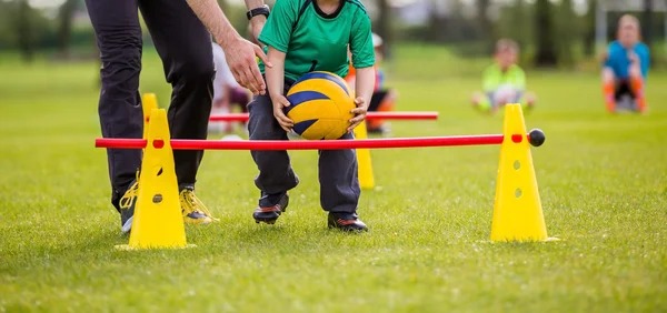 2400万先生沦为伤病困兽！卡多索15分钟离场 西蒙尼最贵引援成烫手山芋
