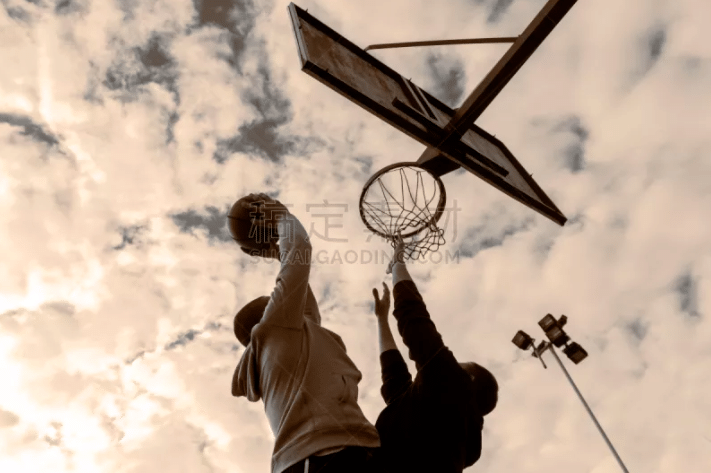 扎金花中的“演技”：如何通过弃牌动作误导下一局的对手。（扎金花的“演技学”：以弃牌动作误导对手，为下一局铺垫）