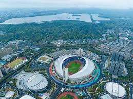 铃木一朗在 2019 年东京巨蛋退役赛后，在午夜时分绕场感谢数万名不愿离去的球迷